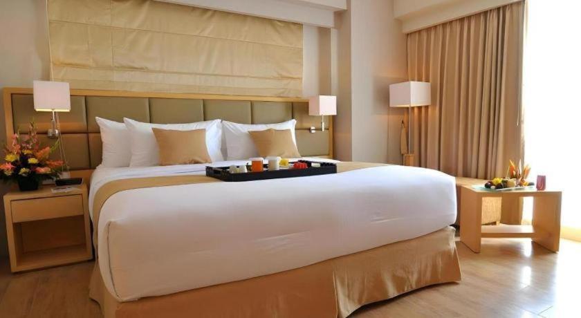 Hotel Horison Ultima Semarang Exterior foto